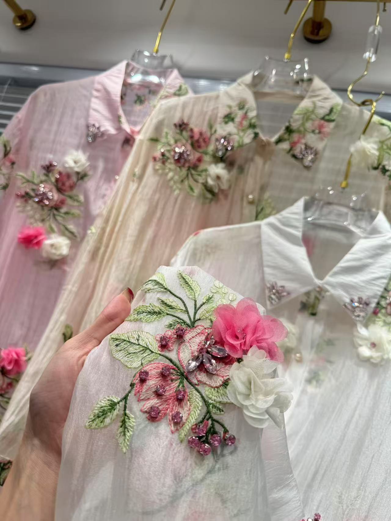 Embroidery Daisy - หรูหราสไตล์ดอกไม้เย็บปักถักร้อย Sparkle เพชรบางครีมกันแดดเสื้อผู้หญิงแขนยาว High Street ฤดูร้อน