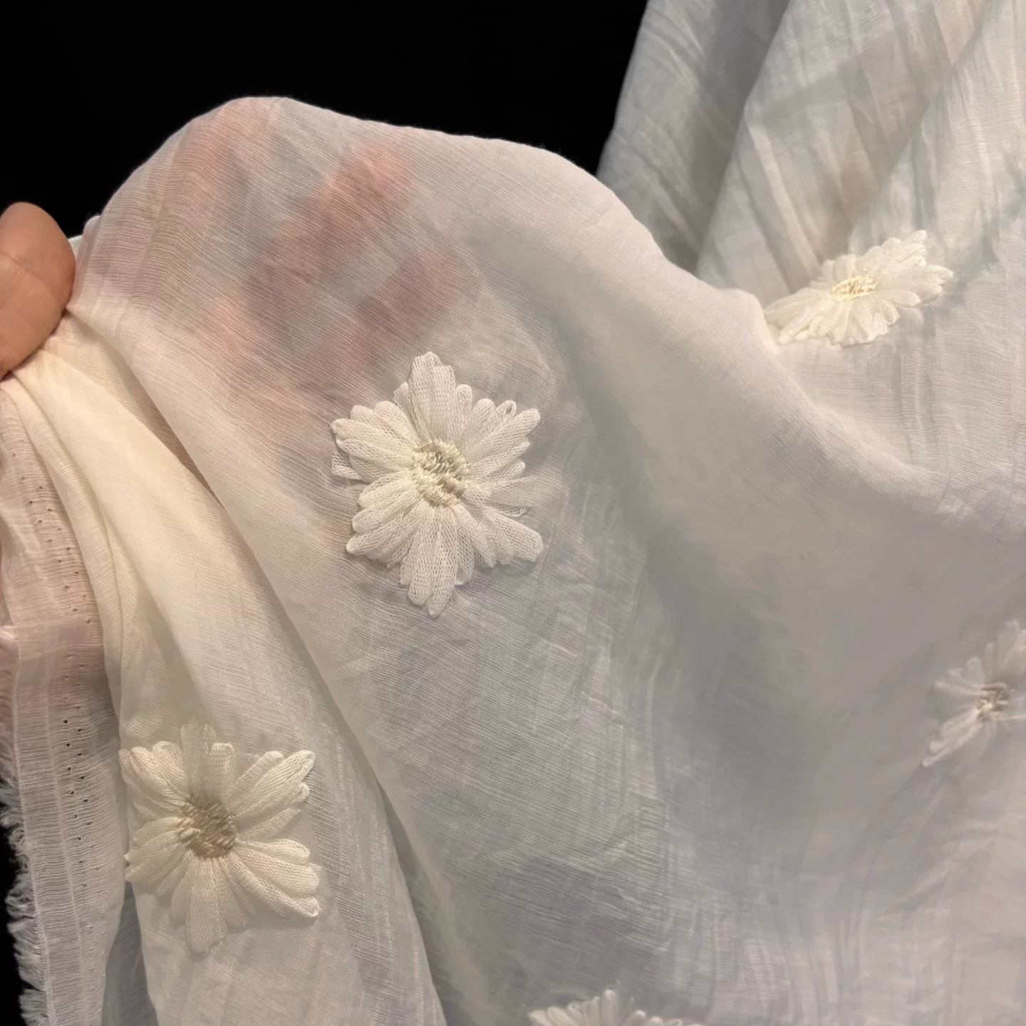 ผ้าชีฟอง 1 หลา ลายปักดอกเดซี่แ - Embroidery Yarns บทวิจารณ์และราคา