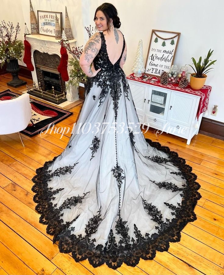Gothic V คอชุดแต่งงานสีดําสีขา - Embroidery Gothic บทวิจารณ์และราคา
