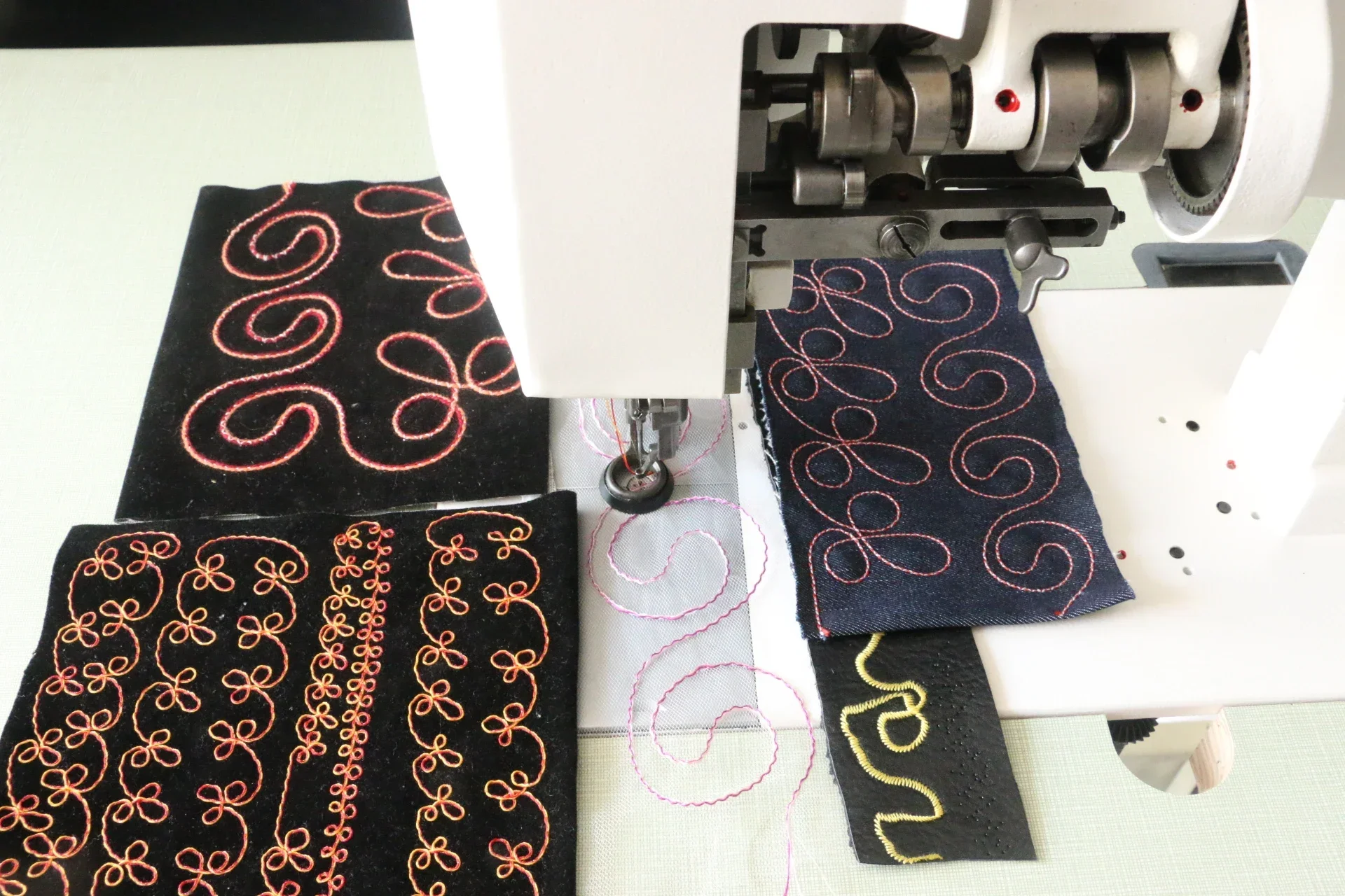 เครื่องปักจักรเย็บผ้าแบบซิกแซก - Embroidery Zig Zag Stitch บทวิจารณ์และราคา