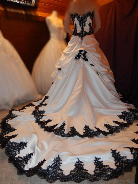 ชุดแต่งงานสไตล์วินเทจ โกธิค สี - Embroidery Gothic บทวิจารณ์และราคา